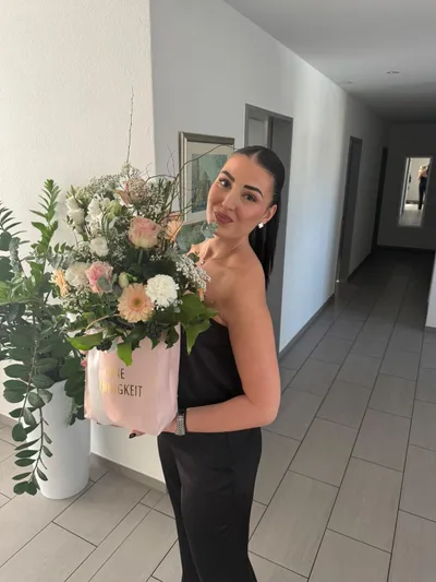 Blumenstrauss Eine Kleinigkeit mit Pastellrosen