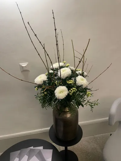 Blumenstrauss Elegante Chrysanthemen mit Zweigen